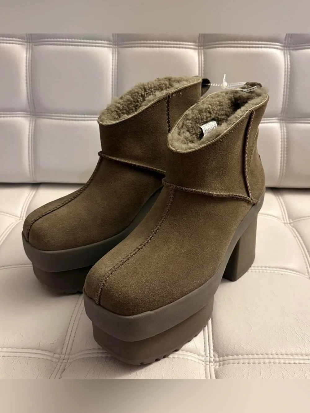 UGG Hickory Classic New Heights Platform Mini Boots Women Size 9.5 Brand New